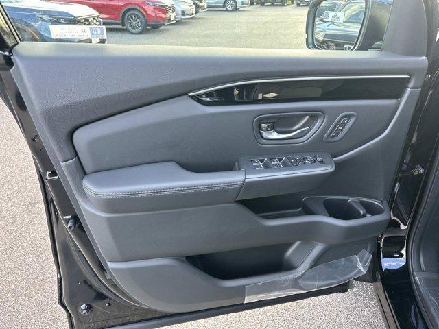 new 2025 Honda Pilot car, priced at $51,095