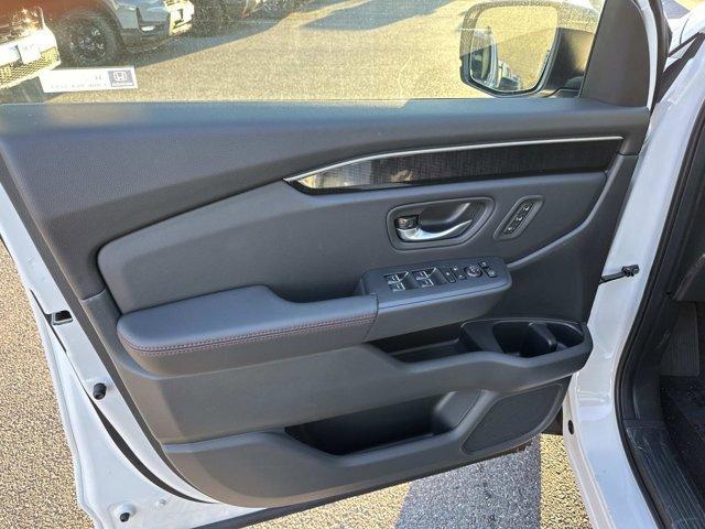 new 2025 Honda Pilot car, priced at $56,530