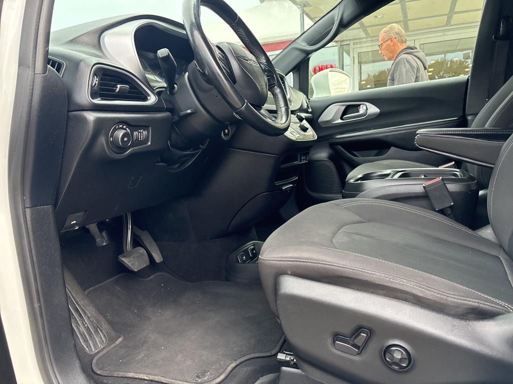 used 2018 Chrysler Pacifica car, priced at $10,999