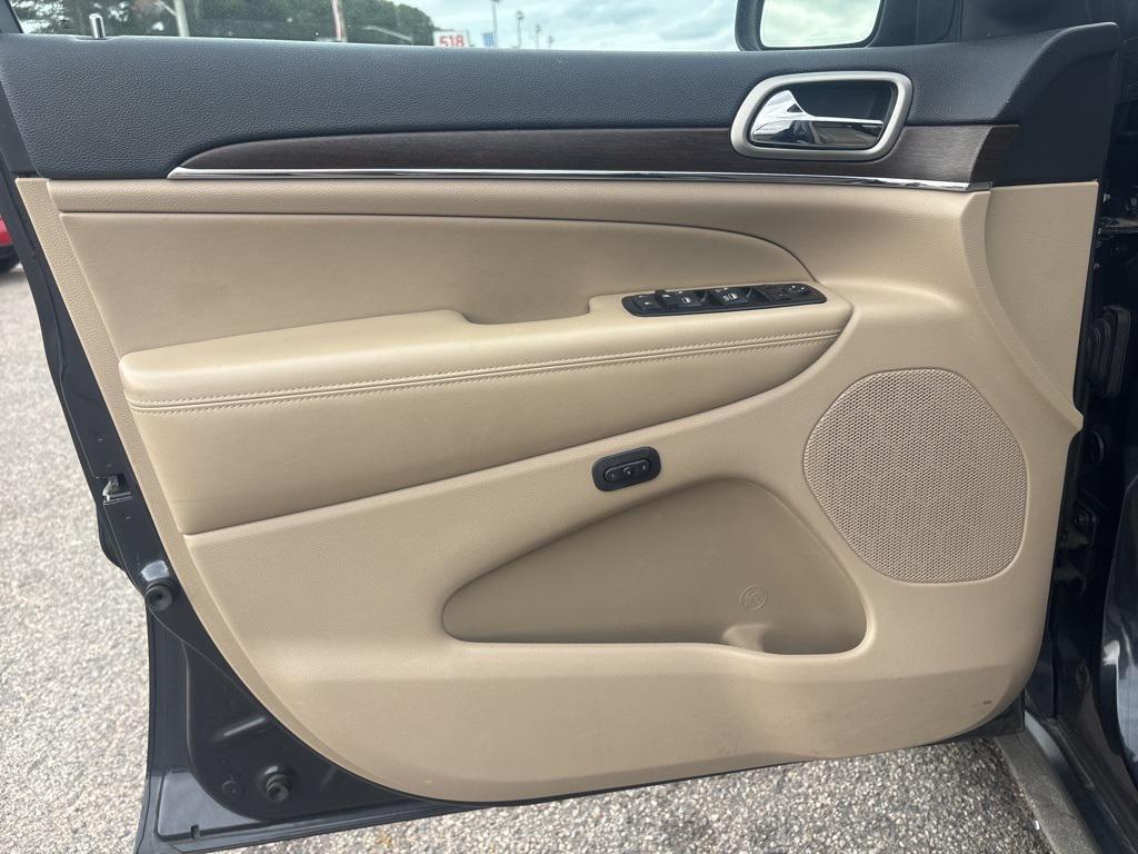 used 2015 Jeep Grand Cherokee car, priced at $9,999