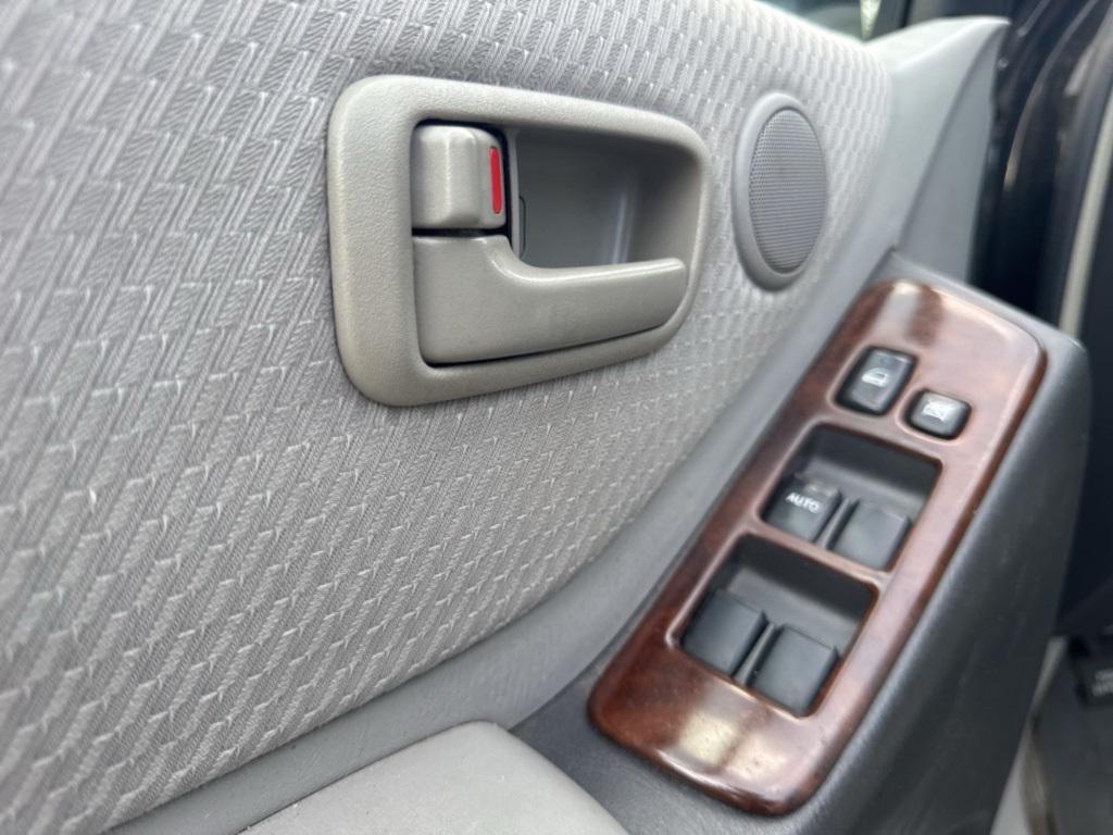 used 2004 Toyota Highlander car, priced at $4,500
