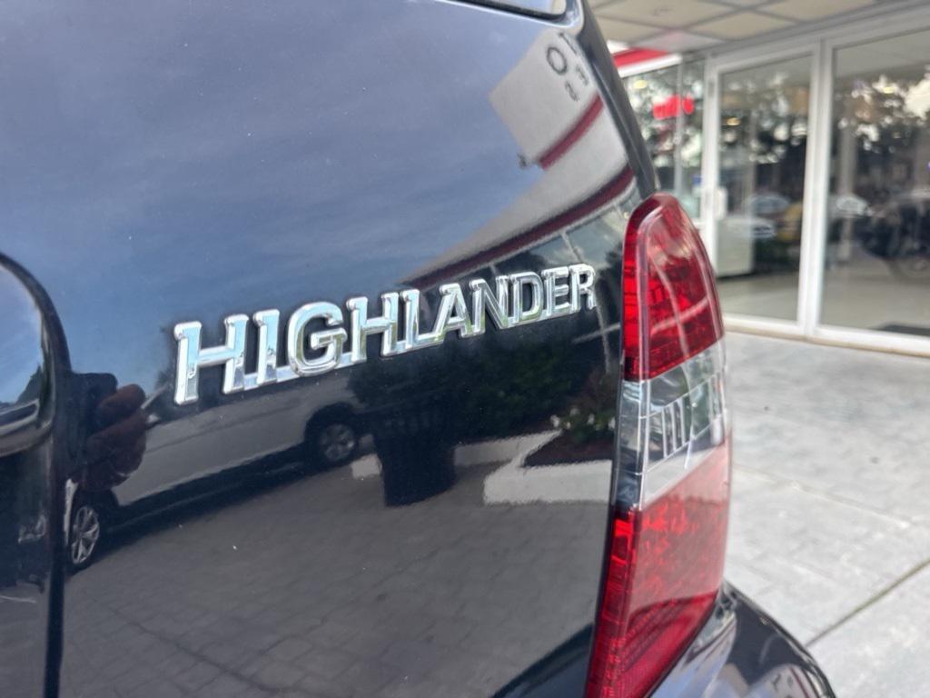 used 2004 Toyota Highlander car, priced at $4,500