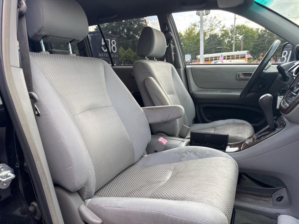 used 2004 Toyota Highlander car, priced at $4,500