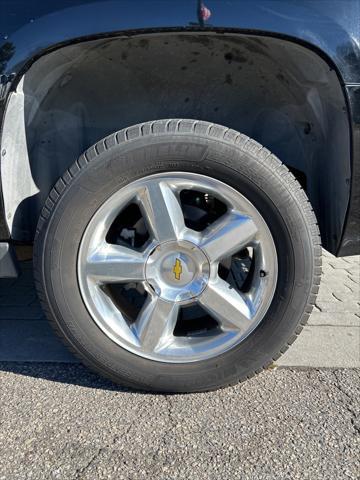 used 2007 Chevrolet Suburban car, priced at $9,999