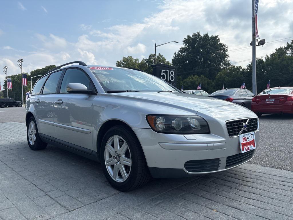 used 2006 Volvo V50 car, priced at $4,699