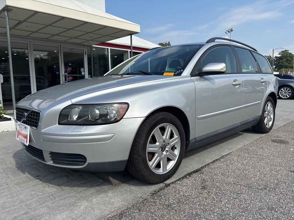 used 2006 Volvo V50 car, priced at $4,699