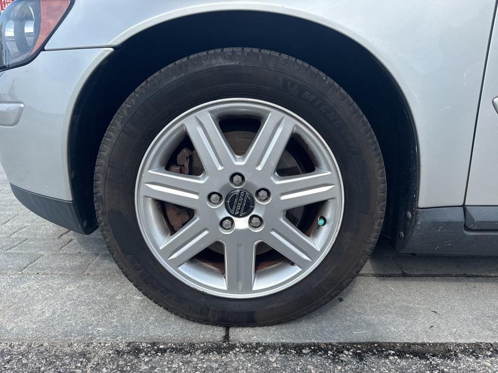 used 2006 Volvo V50 car, priced at $4,699