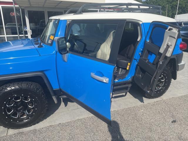 used 2007 Toyota FJ Cruiser car, priced at $10,999