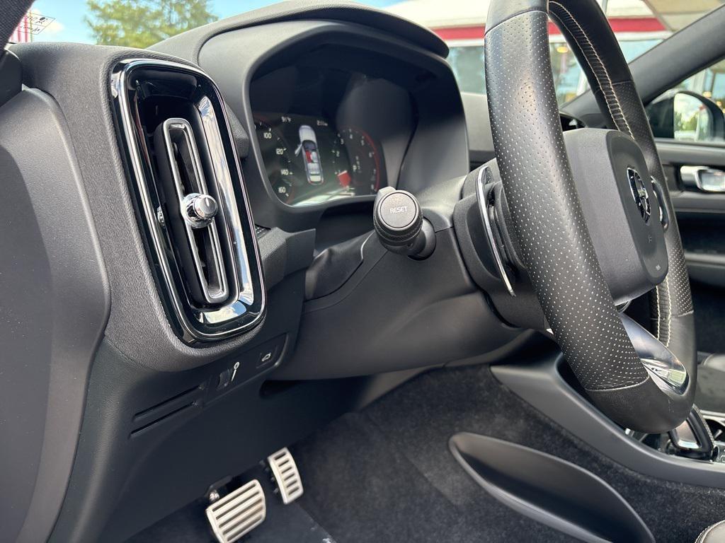 used 2019 Volvo XC40 car, priced at $18,599