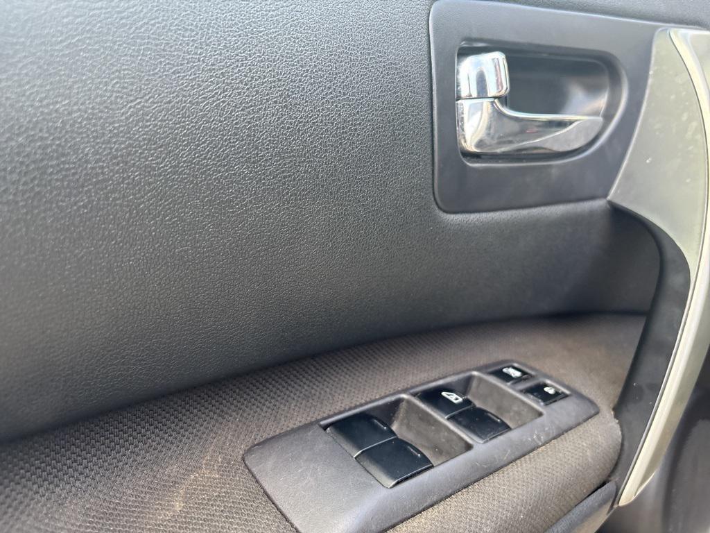 used 2014 Nissan Rogue Select car, priced at $5,999