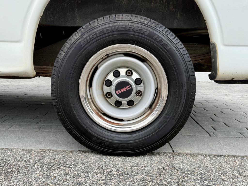 used 2001 GMC Savana 2500 car, priced at $4,999