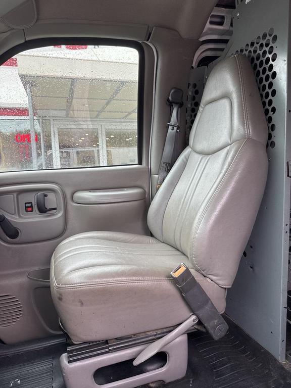 used 2001 GMC Savana 2500 car, priced at $4,999