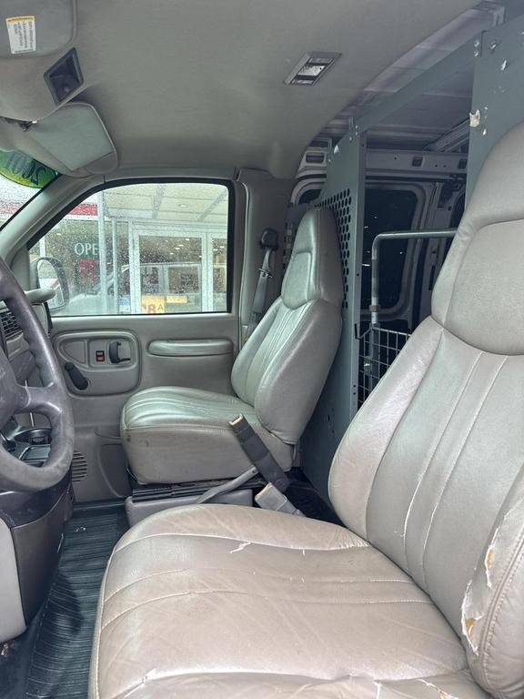 used 2001 GMC Savana 2500 car, priced at $4,999