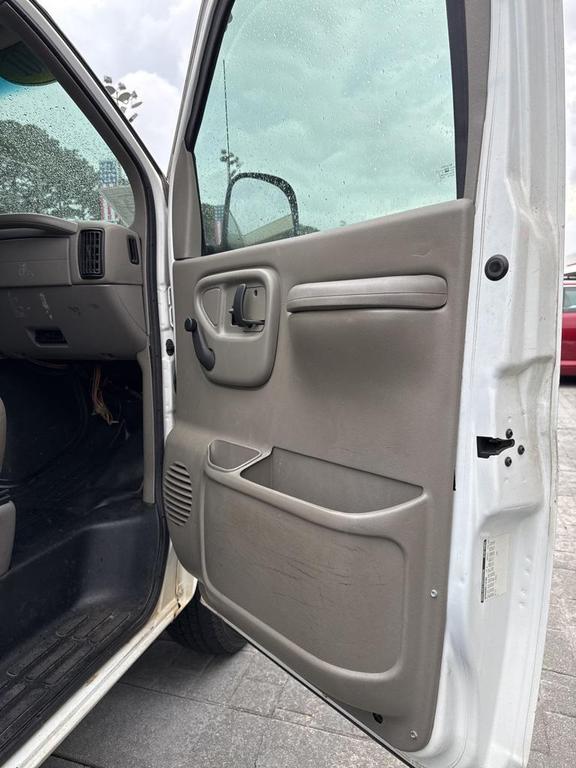 used 2001 GMC Savana 2500 car, priced at $4,999