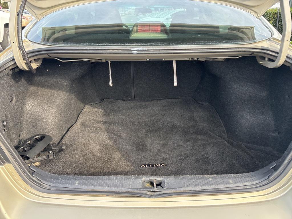 used 2009 Nissan Altima car, priced at $3,599