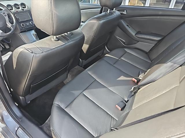 used 2009 Nissan Altima car, priced at $5,999