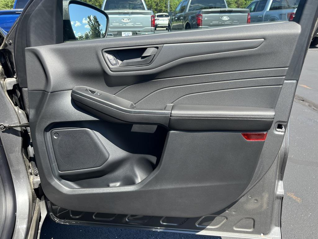 new 2025 Ford Escape car, priced at $27,000