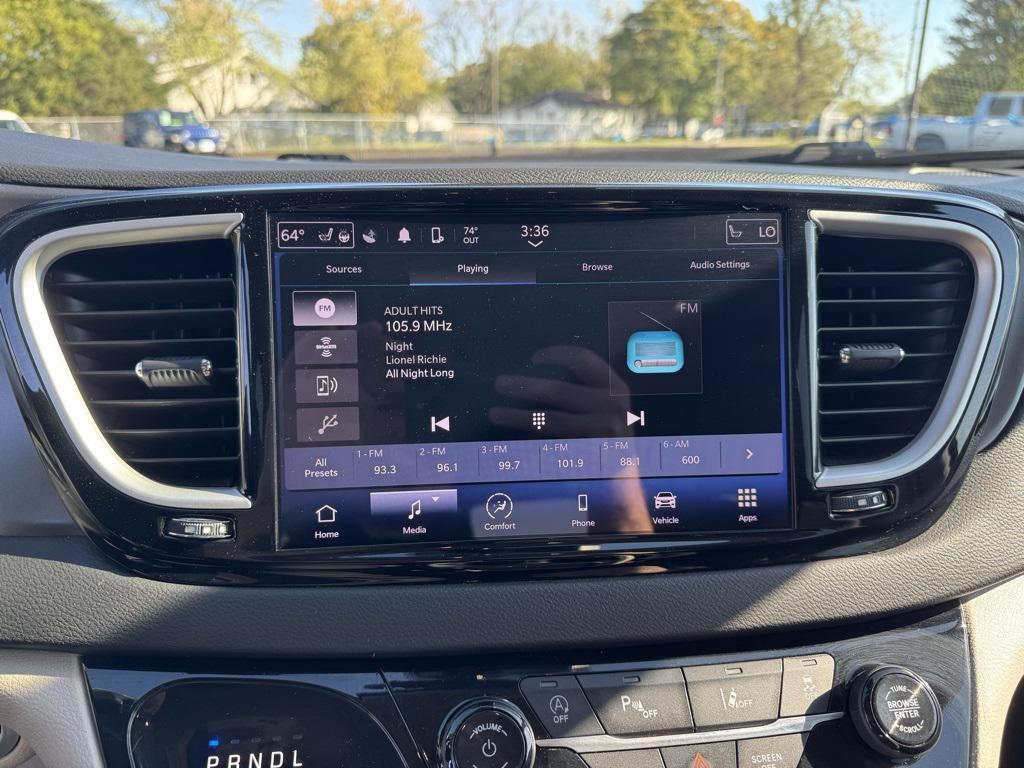 used 2024 Chrysler Pacifica car, priced at $27,153