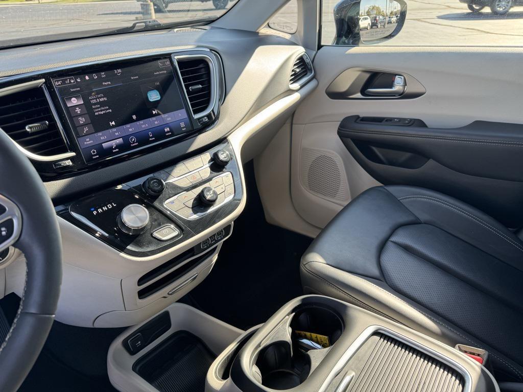 used 2024 Chrysler Pacifica car, priced at $27,153
