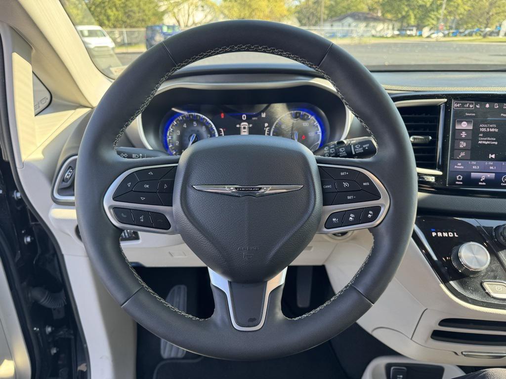 used 2024 Chrysler Pacifica car, priced at $27,153