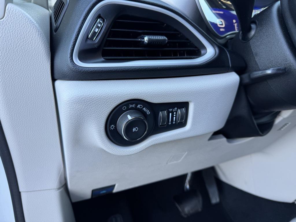 used 2022 Chrysler Pacifica car, priced at $20,958