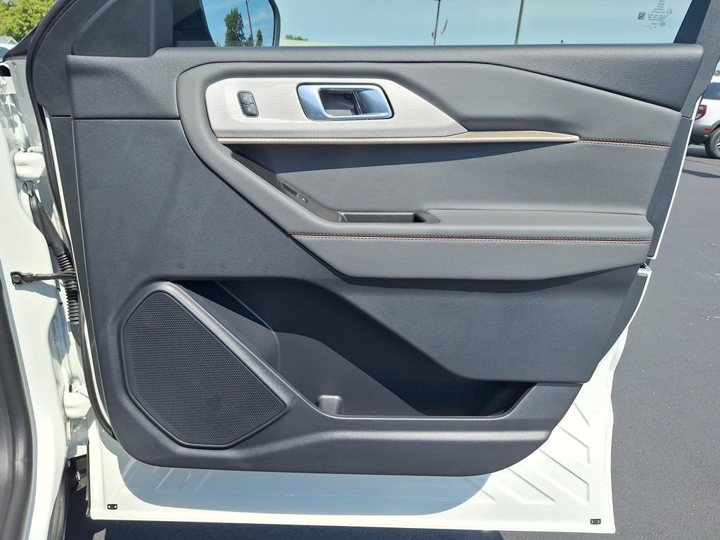 new 2025 Ford Explorer car, priced at $47,500