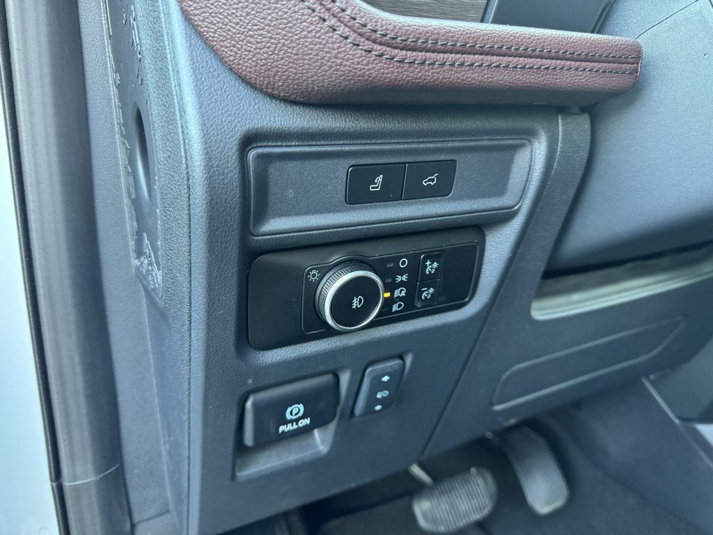 used 2024 Ford Expedition car, priced at $47,855