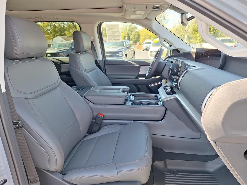 new 2025 Ford Expedition car, priced at $70,000