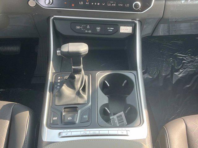 new 2025 Kia Carnival car, priced at $40,995