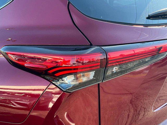 used 2020 Toyota Highlander car, priced at $33,629