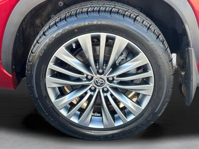 used 2020 Toyota Highlander car, priced at $33,629