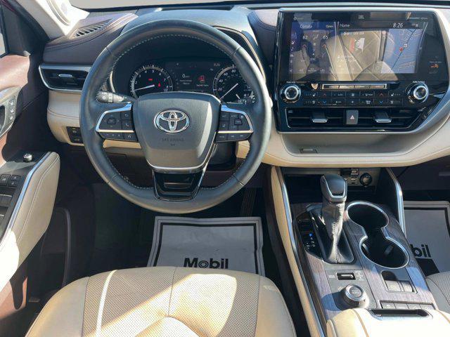 used 2020 Toyota Highlander car, priced at $33,629