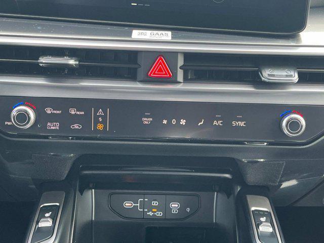 new 2025 Kia Sorento Hybrid car, priced at $42,045