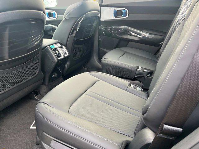 new 2025 Kia Sorento Hybrid car, priced at $42,045