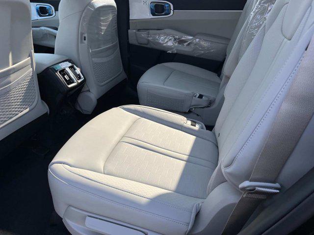 new 2025 Kia Sorento Hybrid car, priced at $40,745