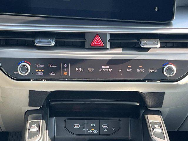 new 2025 Kia Sorento Hybrid car, priced at $40,745