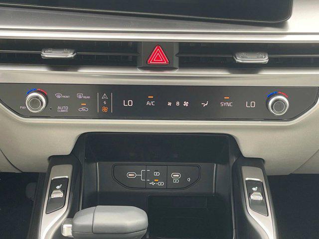 new 2025 Kia Sorento car, priced at $38,995