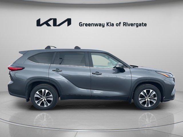 used 2023 Toyota Highlander car, priced at $35,678
