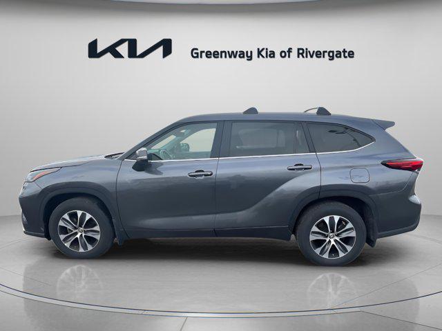 used 2023 Toyota Highlander car, priced at $35,678