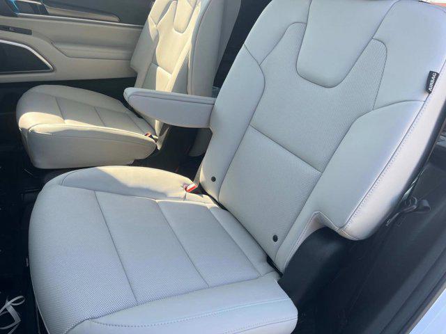 new 2025 Kia Telluride car, priced at $42,125