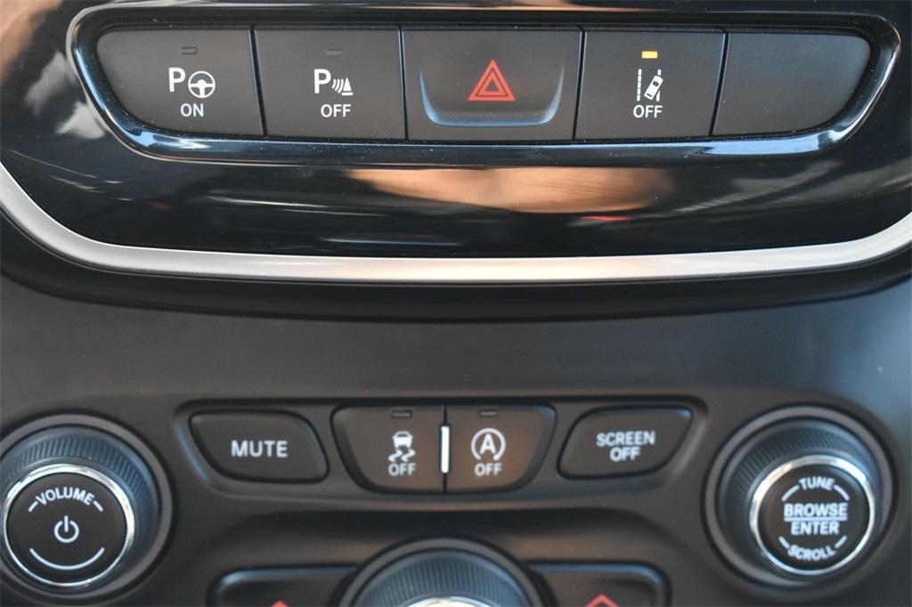 used 2021 Jeep Cherokee car, priced at $17,990