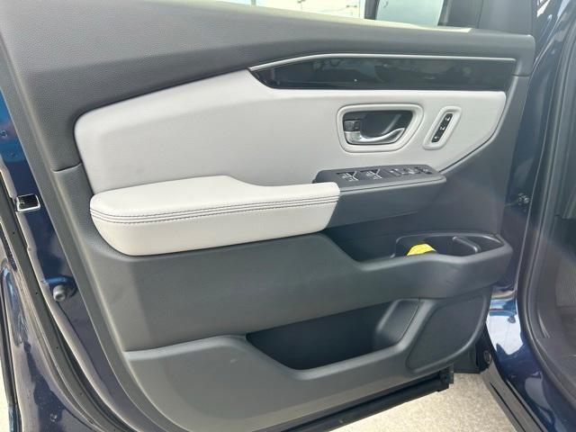 new 2025 Honda Pilot car, priced at $47,095