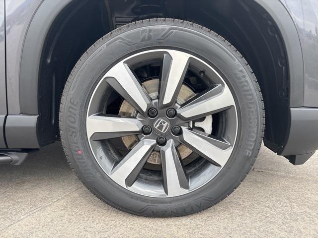 new 2025 Honda Pilot car, priced at $51,050