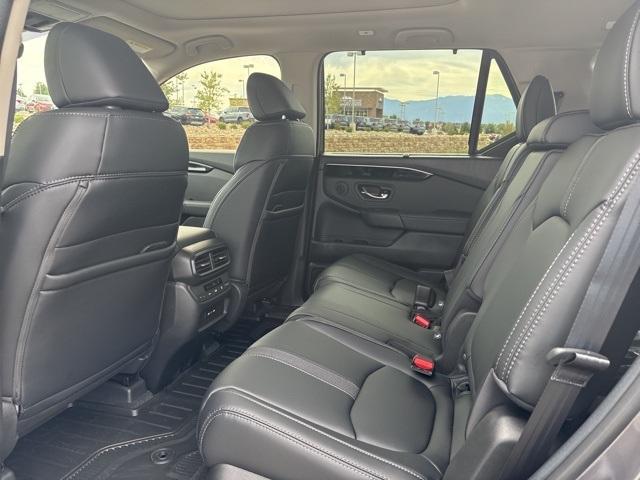 new 2025 Honda Pilot car, priced at $51,050