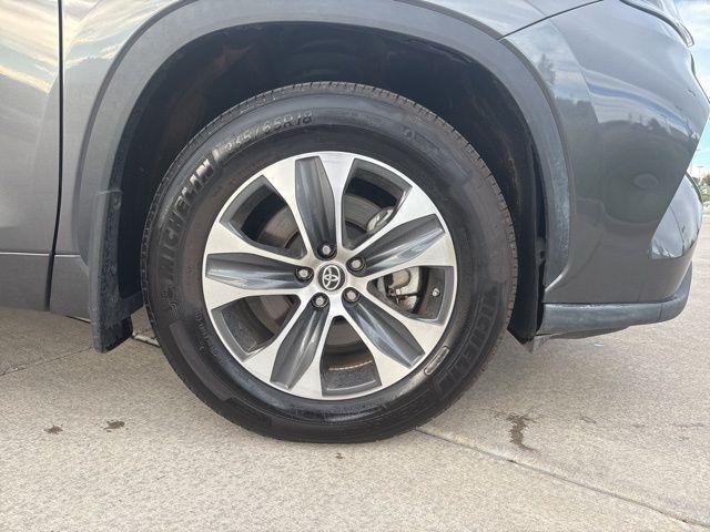 used 2024 Toyota Highlander car, priced at $39,500
