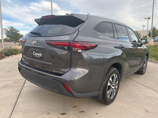 used 2024 Toyota Highlander car, priced at $39,500
