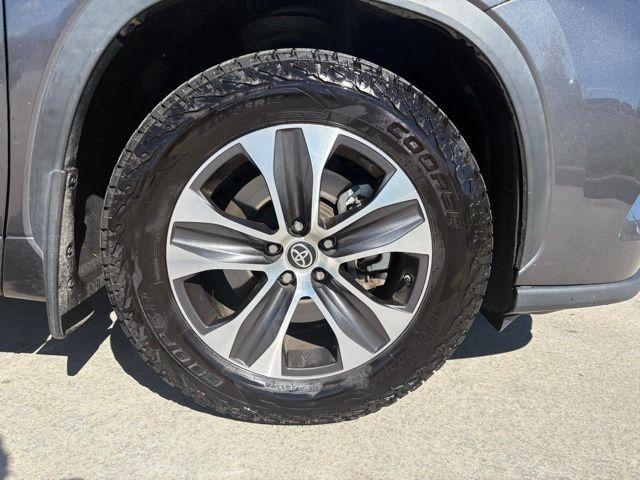 used 2022 Toyota Highlander car, priced at $33,000