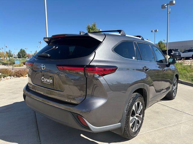 used 2022 Toyota Highlander car, priced at $33,000