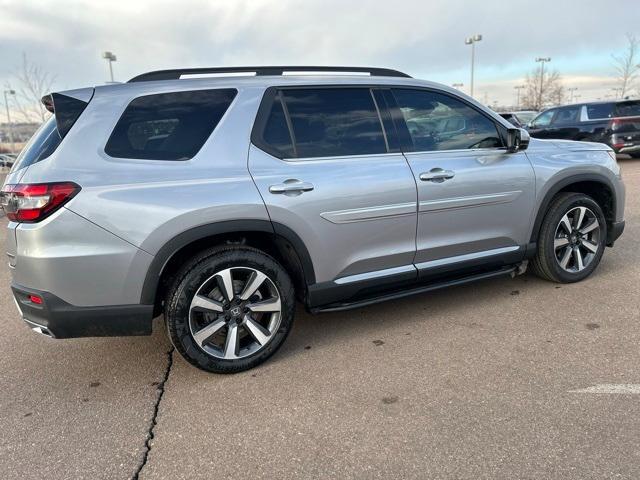 new 2025 Honda Pilot car, priced at $51,050