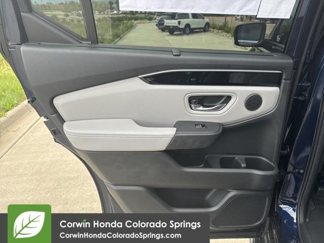 new 2025 Honda Pilot car, priced at $53,800